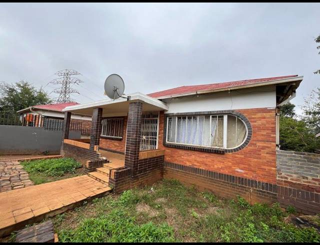 7 BEDROOM HOUSE FOR SALE IN BEZUIDENHOUT VALLEY